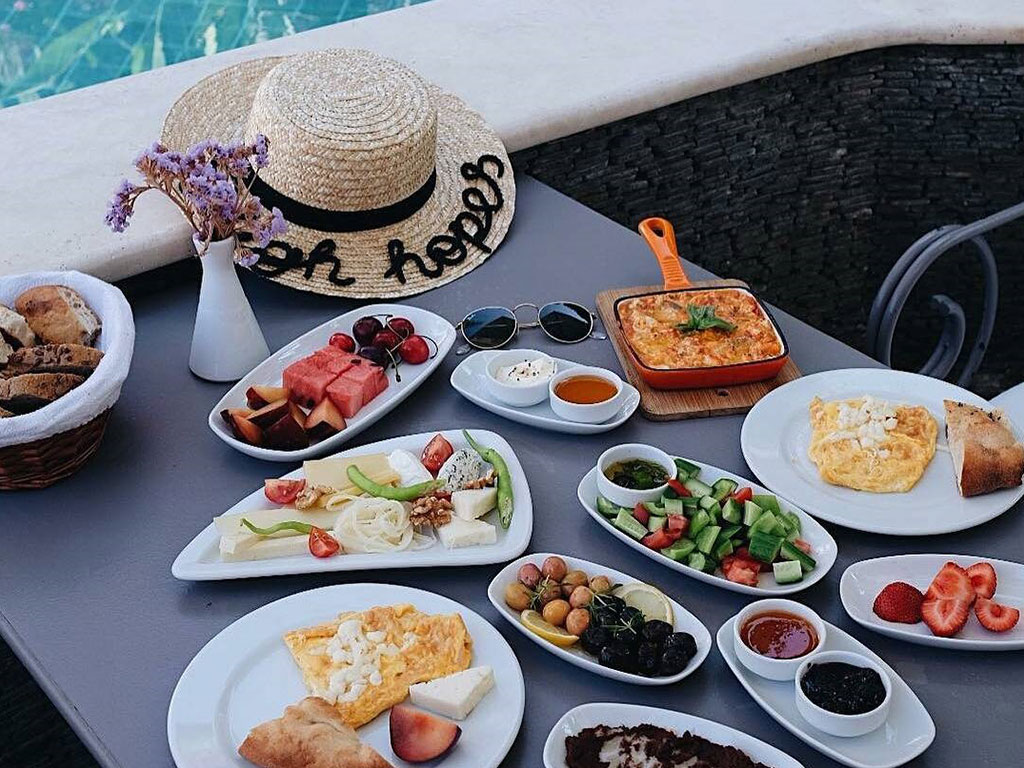 Alaçatı Serpme Kahvaltısı
